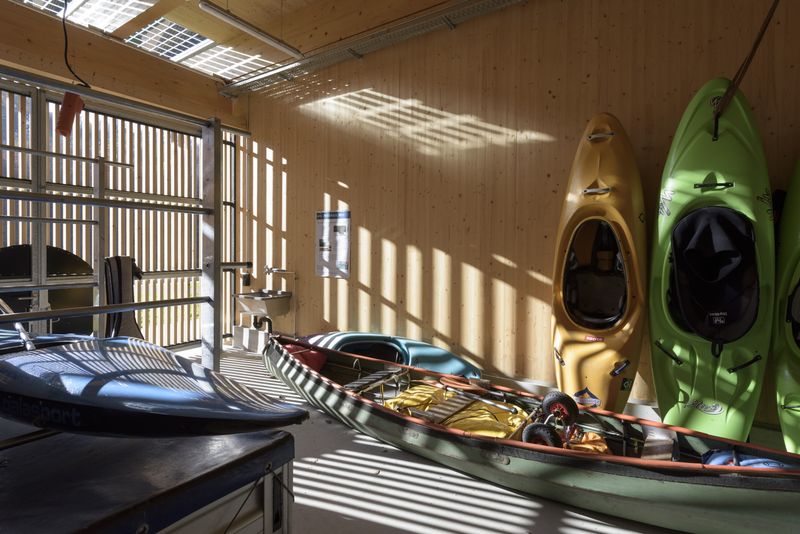 Wassersport- und Kulturzentrum, Ittigen/Worblaufen – Unbeheizte Lagerräume für Boote und Materialien unterschiedliche Wassersportarten – Christine Blaser, Bildaufbau, Bern